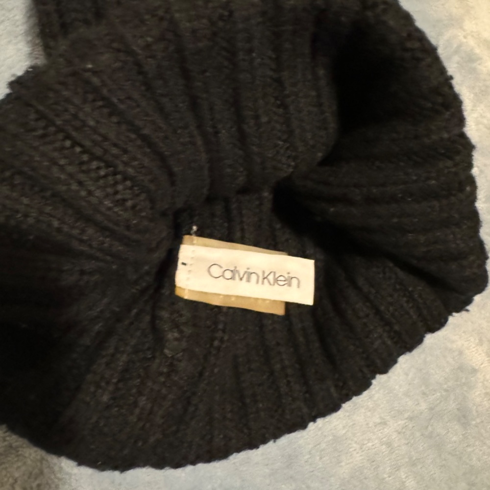 Calvin Klein winter hat - Picture 2 of 2